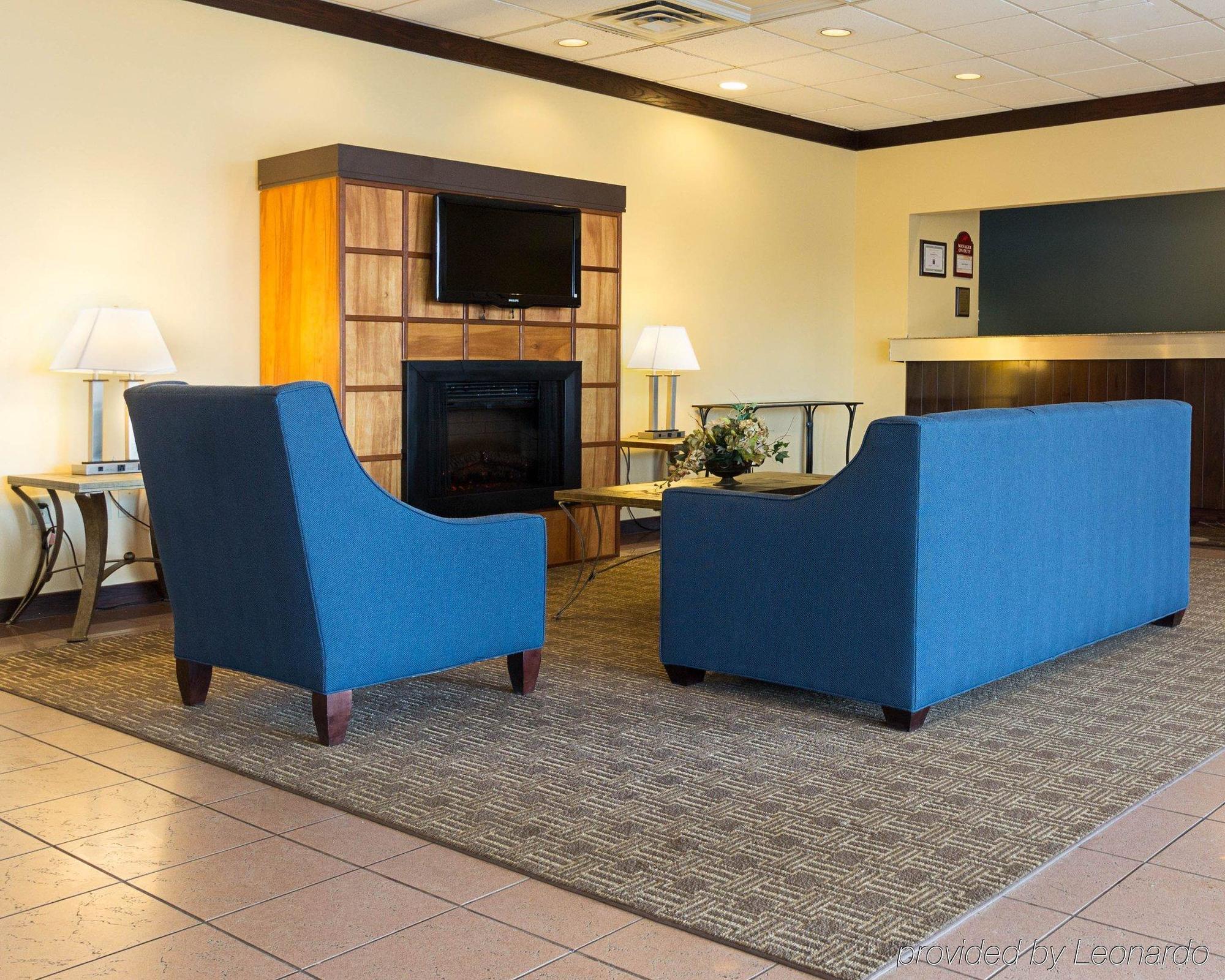 Comfort Inn & Suites Airport Syracuse Exterior photo