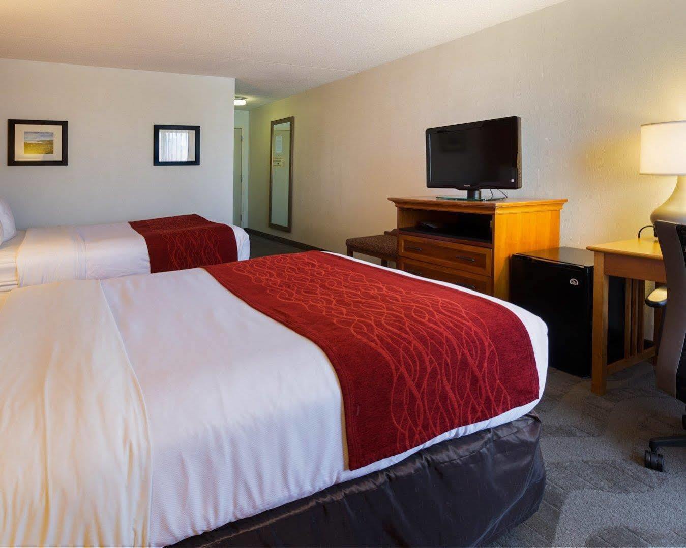 Comfort Inn & Suites Airport Syracuse Exterior photo