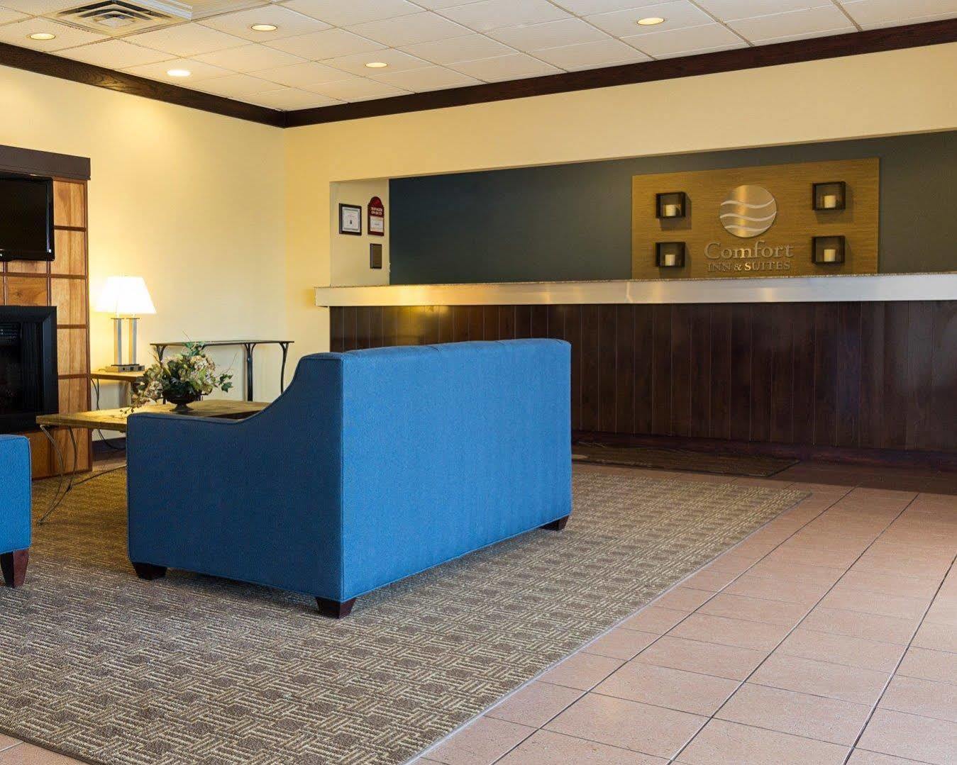 Comfort Inn & Suites Airport Syracuse Exterior photo