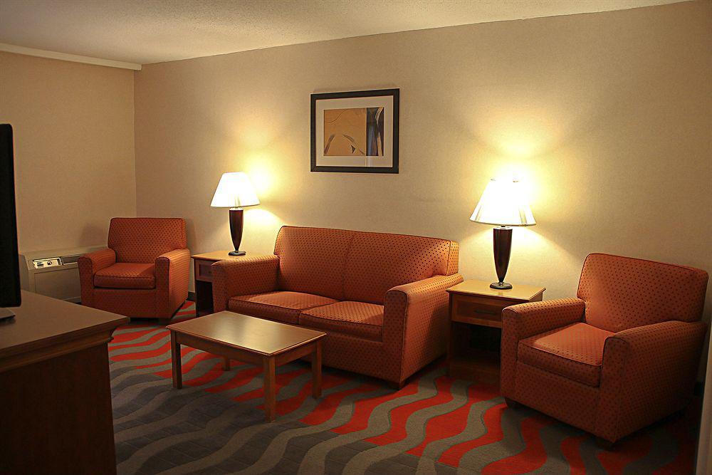 Comfort Inn & Suites Airport Syracuse Exterior photo